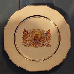 Vintage 1935 Silver Jubilee Plate Featuring King George & Mary with Gold Trim